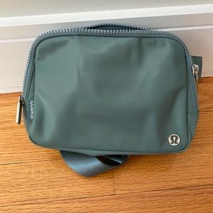 Like New Lululemon Everywhere Bag 2L in Sage
